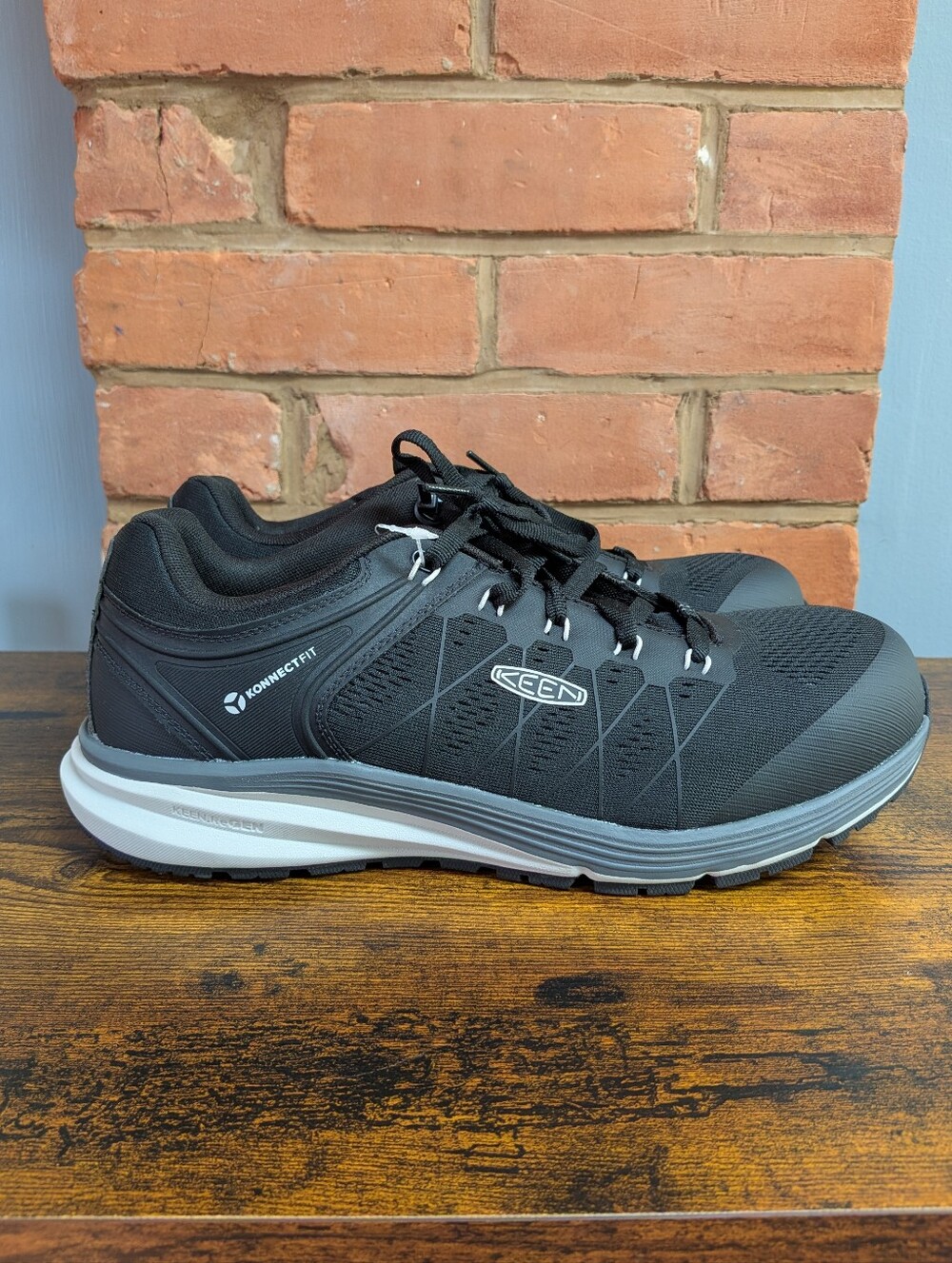 KEEN Vista Energy Carbon Toe CSA Safety Sneakers In Vapor/Black Men's Size 12 US